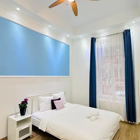 Private Bedroom In The In Ulloi 66- 5min To Corvin Negyed, Aldi Homestay szállás Budapest