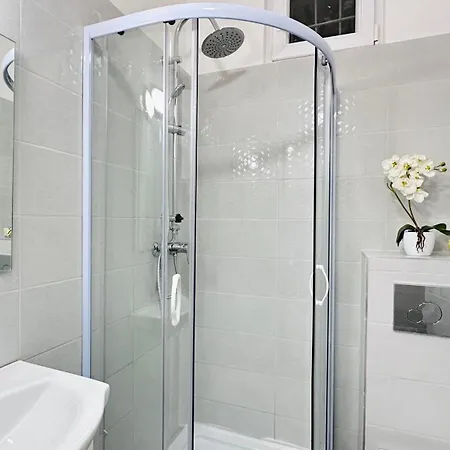Private Bedroom In The In Ulloi 66- 5min To Corvin Negyed, Aldi
