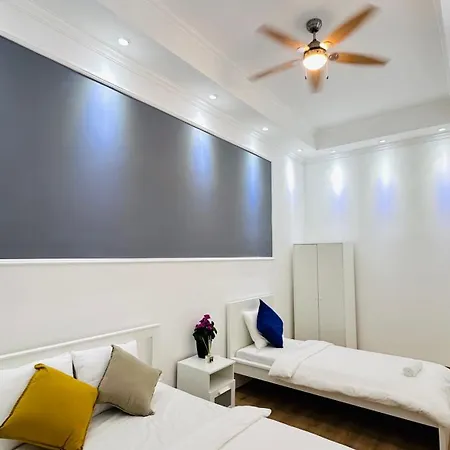 Private Bedroom In The In Ulloi 66- 5min To Corvin Negyed, Aldi 民宿 *