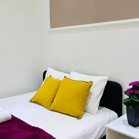 Private Bedroom In The In Ulloi 66- 5min To Corvin Negyed, Aldi *