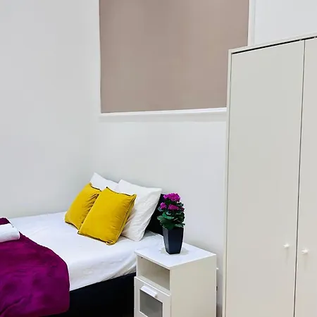 Private Bedroom In The In Ulloi 66- 5min To Corvin Negyed, Aldi *