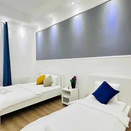 民宿 Private Bedroom In The In Ulloi 66- 5min To Corvin Negyed, Aldi *