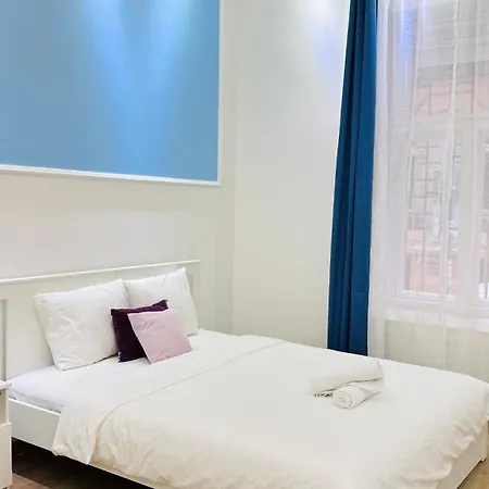 民宿 Private Bedroom In The In Ulloi 66- 5min To Corvin Negyed, Aldi 布达佩斯