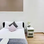 Private Bedroom In The In Ulloi 66- 5min To Corvin Negyed, Aldi