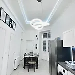 Private Bedroom In The In Ulloi 66- 5min To Corvin Negyed, Aldi Pansiyon