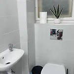 Private Bedroom In The In Ulloi 66- 5min To Corvin Negyed, Aldi Pansiyon *