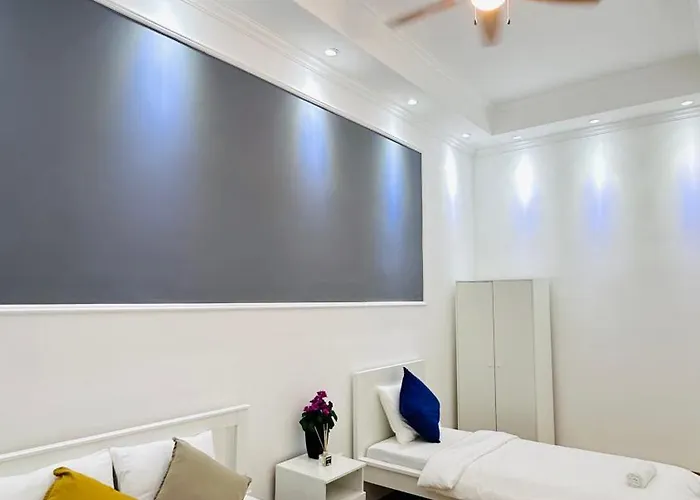 Private Bedroom In The In Ulloi 66- 5min To Corvin Negyed, Aldi Alloggio in famiglia *