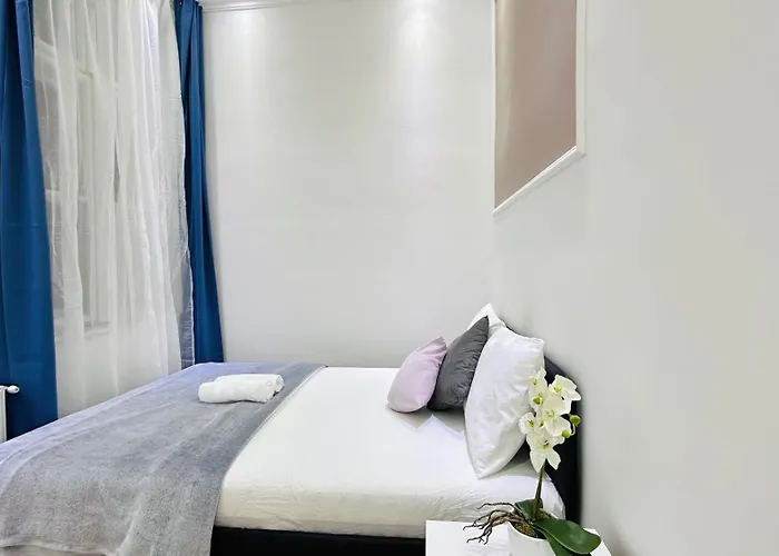 Private Bedroom In The In Ulloi 66- 5min To Corvin Negyed, Aldi Alloggio in famiglia *