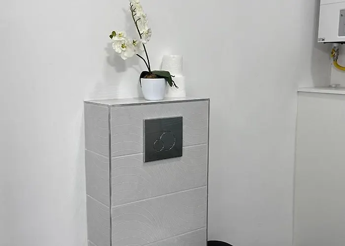 Private Bedroom In The In Ulloi 66- 5min To Corvin Negyed, Aldi Budapest