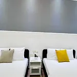 民宿 Private Bedroom In The In Ulloi 66- 5min To Corvin Negyed, Aldi 布达佩斯