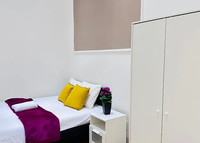 Private Bedroom In The In Ulloi 66- 5min To Corvin Negyed, Aldi *