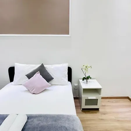 Private Bedroom In The In Ulloi 66- 5min To Corvin Negyed, Aldi
