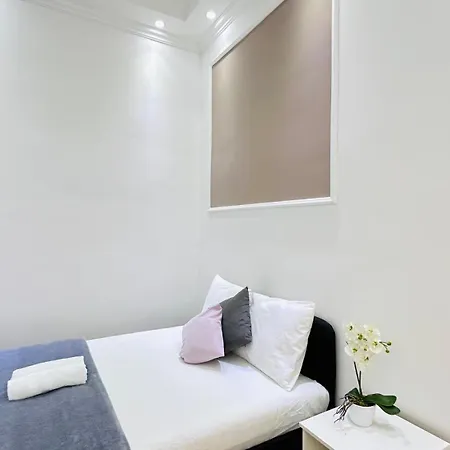 Pansiyon Private Bedroom In The In Ulloi 66- 5min To Corvin Negyed, Aldi *