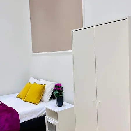 Private Bedroom In The In Ulloi 66- 5min To Corvin Negyed, Aldi