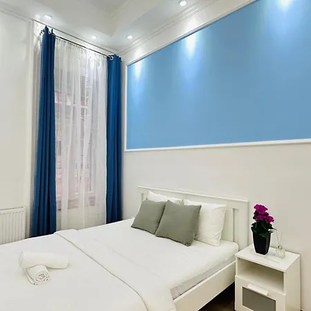 Private Bedroom In The In Ulloi 66- 5min To Corvin Negyed, Aldi