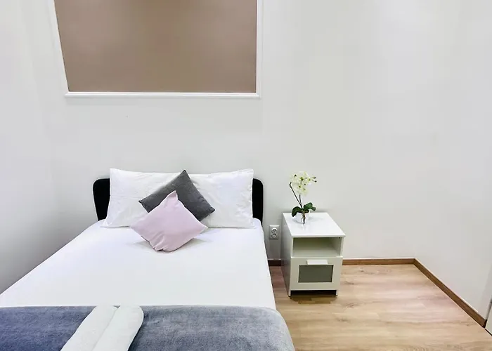 Private Bedroom In The In Ulloi 66- 5min To Corvin Negyed, Aldi