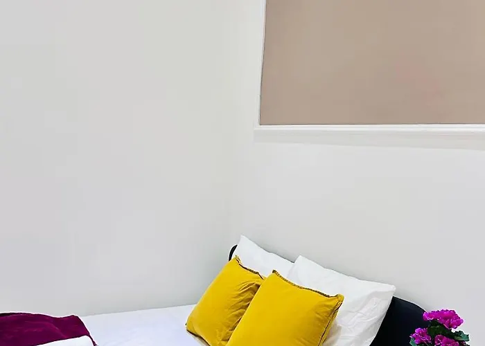 Séjour chez l'habitant Private Bedroom In The In Ulloi 66- 5min To Corvin Negyed, Aldi