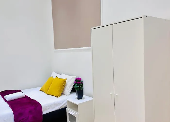 Private Bedroom In The In Ulloi 66- 5min To Corvin Negyed, Aldi